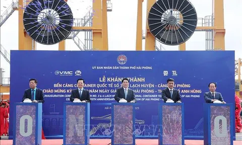 Chủ tịch nước Lương Cường dự khánh thành Bến cảng container quốc tế số 3 và 4 tại Hải Phòng