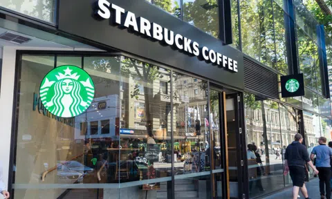 Chiến lược 'may đo' của Starbucks: Vì sao có nơi siết chặt, nơi lại nới lỏng chính sách với khách hàng?